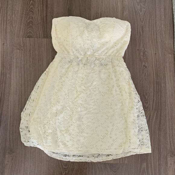 Lace strapless dress with bow cut out detail on the back - Picture 1 of 4